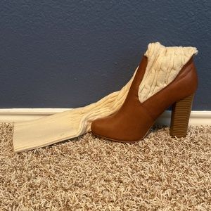 Leila Stone - Kallia 10 US *runs small* TAN/CREAM. NEVER WORN